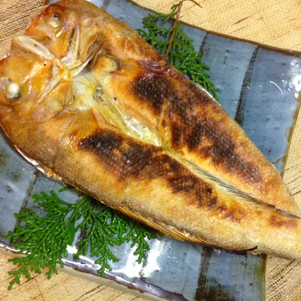 Snapdishの料理写真:くじの焼物(甘鯛)♡鰹の漬け♡茶碗蒸し♡春キャベツとイベリコ豚のグリル
私は断食！
旦那が 頭洗ってくれっとほざいてます(¬_¬)|Yuriさん