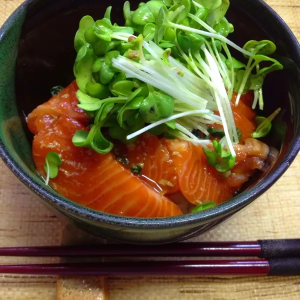 朝から がっつり娘の朝ごはん
柚子胡椒効かせた 漬けサーモン丼
旨すぎてびっくりしたとのお言葉を頂戴致しました(〃≧◡≦〃)|Yuriさん