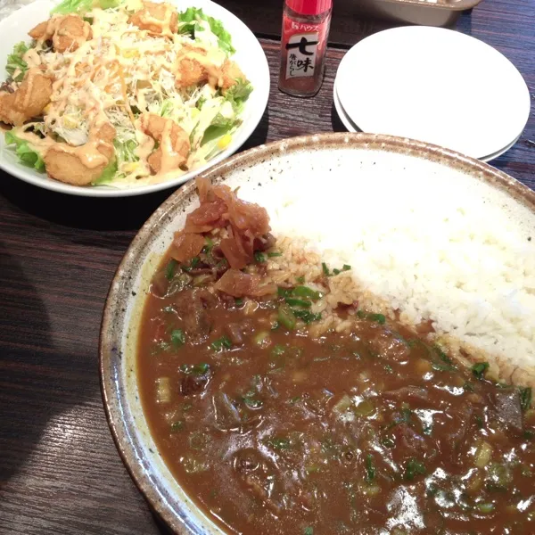 初 CoCo壱番屋
関西限定牛すじカレー プチエビフライサラダ
うーん・・・・ネギとこんにゃく入ってる(^^;;|Yuriさん