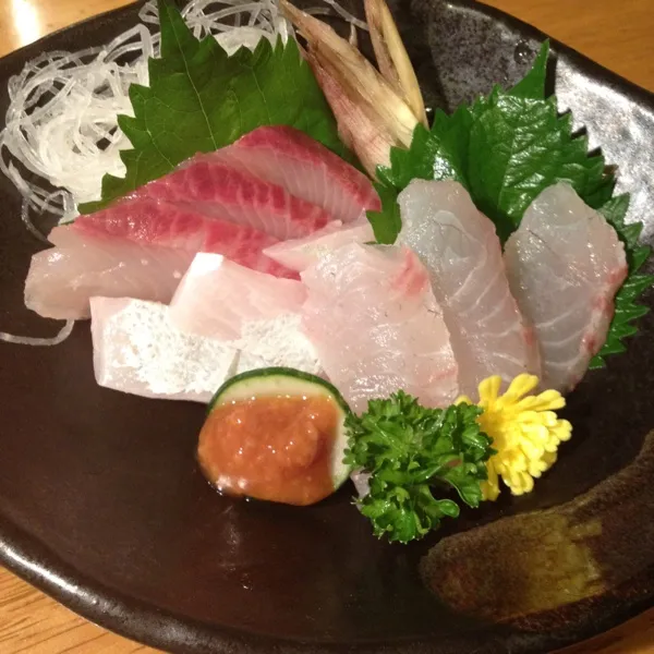 今日は 旦那と二人(^_^;)
おつまみは カンパチと鯛のお刺身を醤油麹とわさびで
鱧は葛まぶしてつるっと喉越しよく
 教えてもらった赤味噌梅肉で
鱧と野菜のの天ぷらは みぞれかけで
今 すごく眠い|Yuriさん