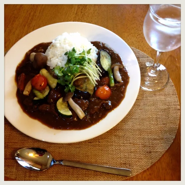 お昼ご飯 カレーにしよって 買って置いたカレールー見たら まさかのスパイスセットやった(~_~;)
なんとか完成！
暑っ！！|Yuriさん