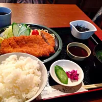 Snapdishの料理写真:でっかいミンチカツ定食