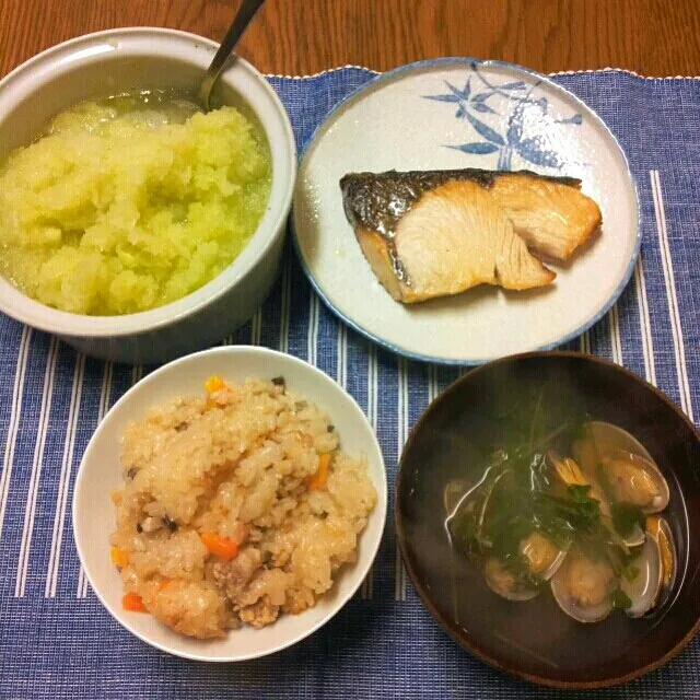 鰤の塩焼き＊大根おろし＊アサリのすまし汁
中華風炊き込みおこわ＊菜花のおひたし
もちゅもちゅのおこわが、みんなに好評でした♪
菜花は春の味~(о´∀`о)|sakanechiさん