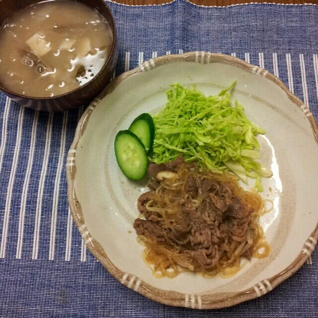 牛肉と春雨炒め＊味噌汁＊ポテトサラダ
何故かポテサラにすると、あまり食べない子供達(*ToT)
私は子供の頃はポテサラ、大好きだったのになぁ~(*_*;|sakanechiさん