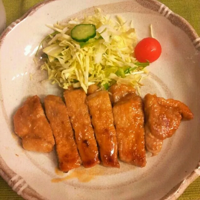 照り焼きトンテキ＊小松菜と油揚げの煮浸し
豚肉がいつまでも飲み込めない息子くん(´-ω-`)
しっかり噛んで、強くなっておくれヾ(・◇・)ノ|sakanechiさん