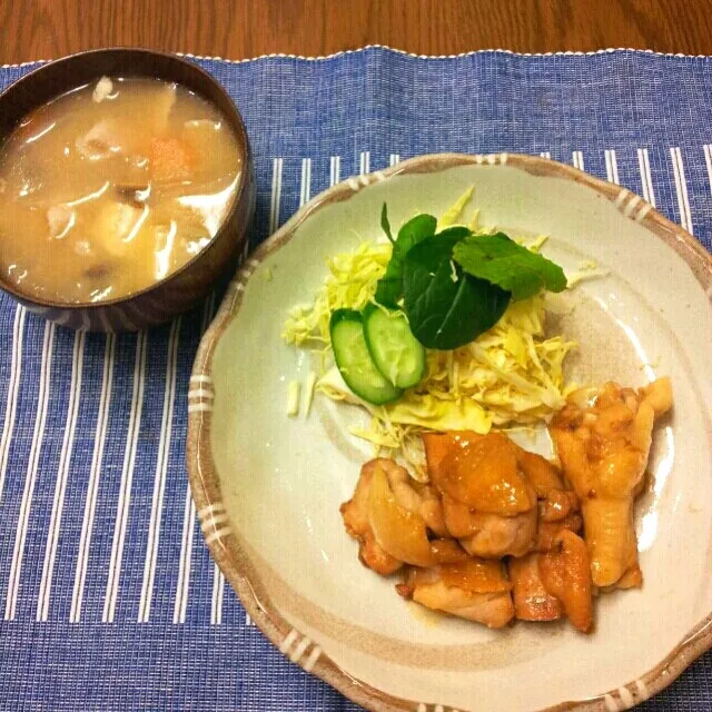 ＊鶏の照り焼き＊豚汁
＊ひじき煮＊豆苗ともやしの煮浸し
週末の野菜不足を解消♪|sakanechiさん