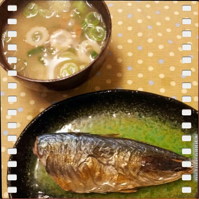 アジの塩焼き 
味噌汁
大根と竹輪、ちくわぶ、コンニャクの煮物
ちくわぶを初めて食べました！！
何だか嵌まりそうな食感(^o^)v|sakanechiさん