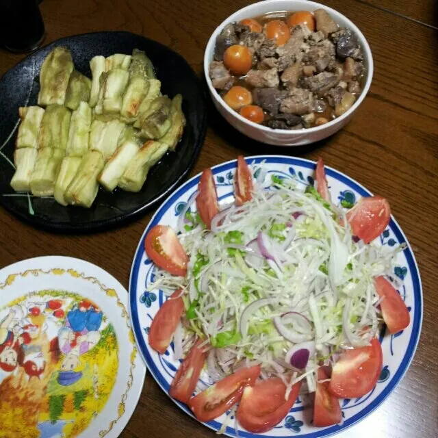 鶏肝煮  焼きナス サラダ
実家ご飯は、やっぱり美味しいです(*´∀｀)ノ
父の肝煮が一番好きです♪|sakanechiさん