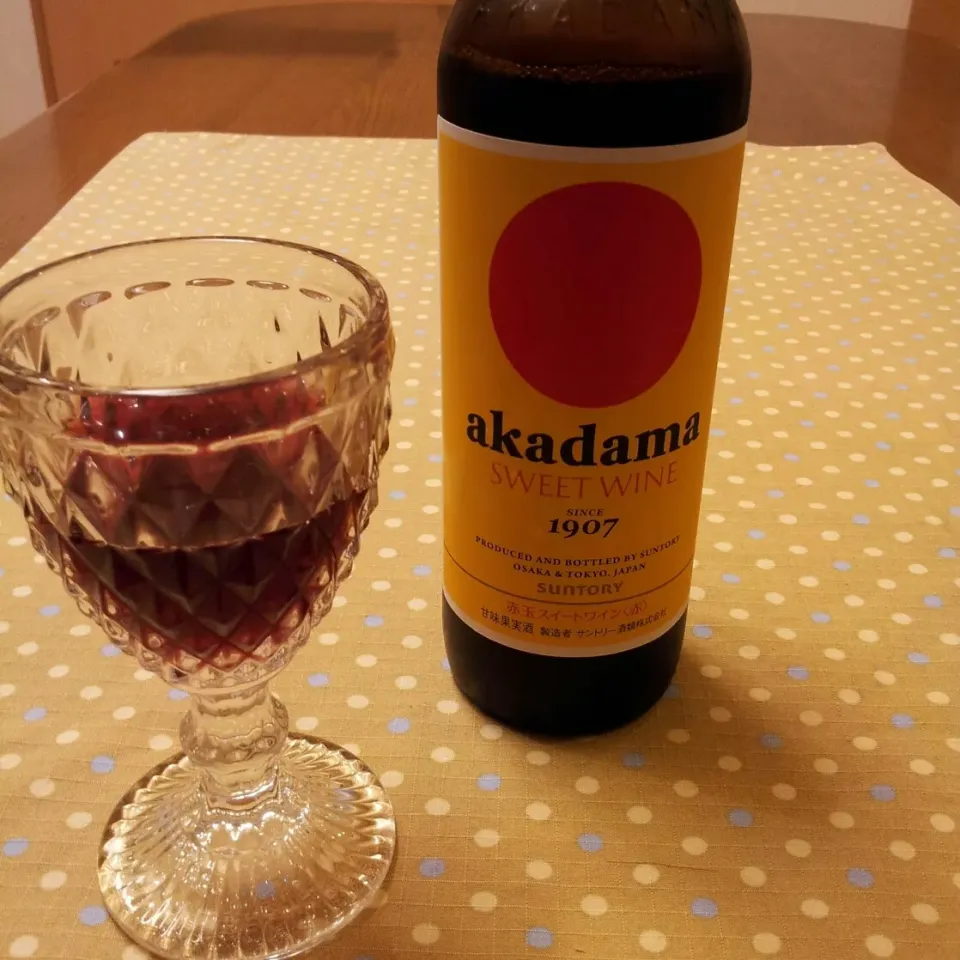 akadama  sweet wine
最近のお気に入りです(*´∀｀)ノ
ピクの投稿見て気になってました♪
甘いのでロックで飲むのが美味しいです♡|sakanechiさん