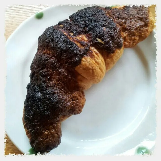 クロワッサンダマンド
買う時も焦げてる？ってくらい、どれもこんがり色…
食べると、やっぱりちょいと焦げた感じが(´д｀|||)
アーモンドクリームも少なかった~
あっさりダマンドでした(￣▽￣;)|sakanechiさん