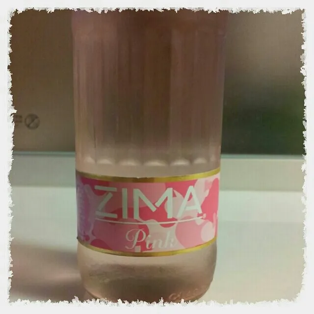 Snapdishの料理写真:ZIMA pink
綺麗な色に惹かれて購入したけどね私的には、あんまり好みじゃなかった…|sakanechiさん