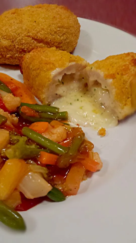 chicken keiv and sweet n sour stirfry veges|matt daviesさん