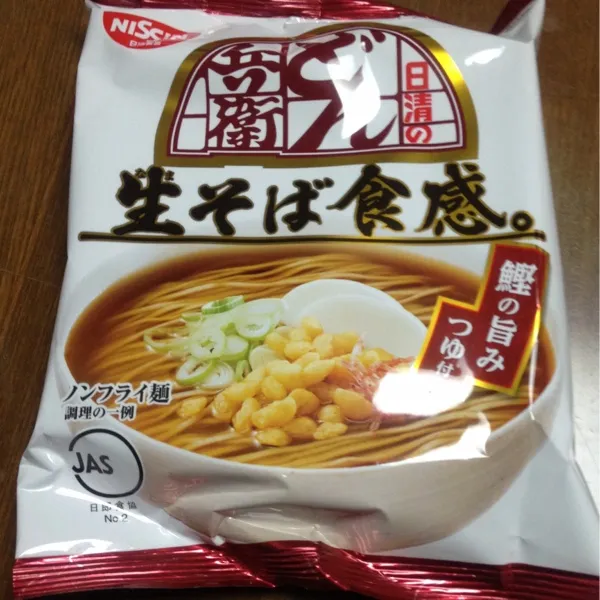 新製品。しかしながら、ちょっと期待外れ。
カップの同製品の方が出汁が美味しい。
麺も、ビックリする感じはない。
そばは、これでなくてもいい。|masahiroさん