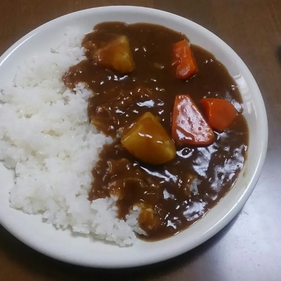 Snapdishの料理写真:ベジブロスを使用して煮込んだ。こってりと滑らかなカレーになったよ。|masahiroさん