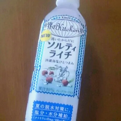 最近はまった！果汁10%なのに、ライチそのもの。今朝退院の朝食で出たライチ果実を食べたけど、本物に遜色ない味。オススメ！|masahiroさん