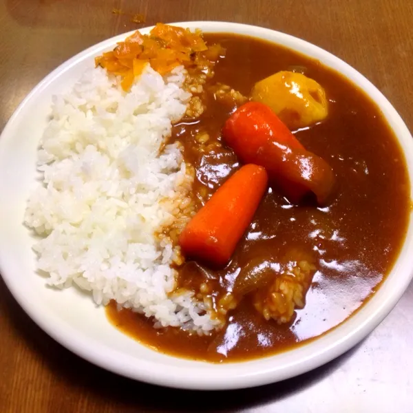 ご無沙汰でした。今日から3日まで仕事休み。
野菜カレーを作った、圧力鍋で、ガラムマサラを効かせてスパイシーに出来た。美味しかった！|masahiroさん