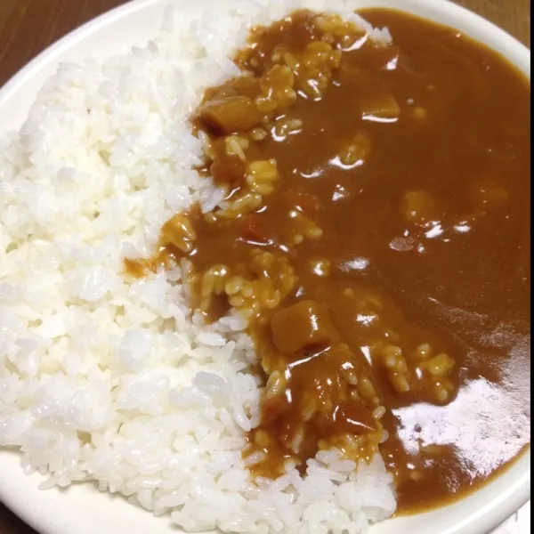 野菜カレー。ご飯が多かったので、残ったご飯は、大根おろしをたくさん入れた納豆ご飯にした。おろしをたくさん入れると、納豆の粘りが薄れてサッパリ食べれる。|masahiroさん