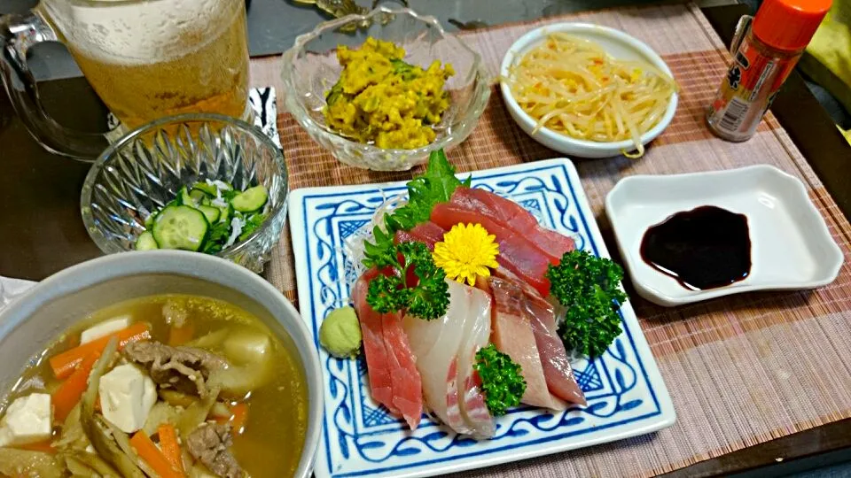 Snapdishの料理写真:魚芳のお刺身＆もやしナムル＆カボチャサラダ＆きゅうりの酢の物＆肉豆腐|まぐろさん