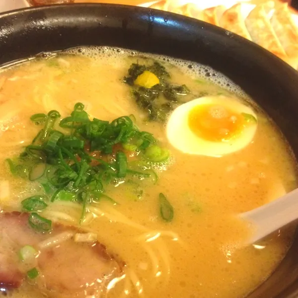 Snapdishの料理写真:我ながら珍しい〜！
ラーメンが無性に食べたくて！白湯塩ラーメンにしてみたり。柚子の香りもふわっと。美味しかったです！！|chouchouさん