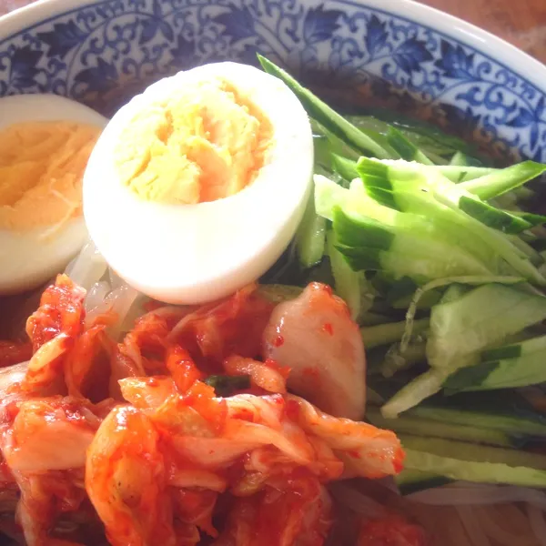 夏になると買ってしまう冷麺！！
簡単ランチだけど満足。やっぱりここのは美味しいなぁ〜。キムチも小分けができて便利なので助かってます。|chouchouさん