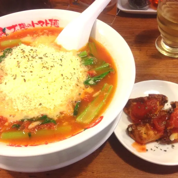 久しぶりに食べたくなって！！トマトラーメン！！夏バテ気味？スープにご飯を投入したら、お腹がいっぱいになり過ぎました。
でも、ヘルシーなのに食べ応えがあって、やはり美味しかったです。|chouchouさん