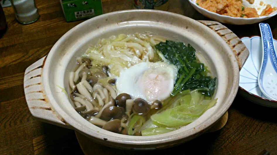 Snapdishの料理写真:しめじたっぷり鍋焼うどん|えっちゃんさん