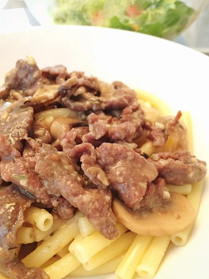 Beef stroganoff with buttered pasta|12Dragonさん