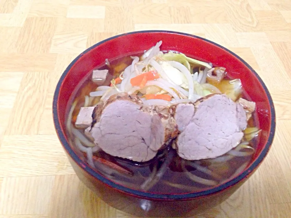 Snapdishの料理写真:自家製ヒレ焼豚の醬油ラーメン|Tarou  Masayukiさん