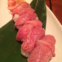 Snapdishの料理写真:お肉の握り|京都 梅しんさん