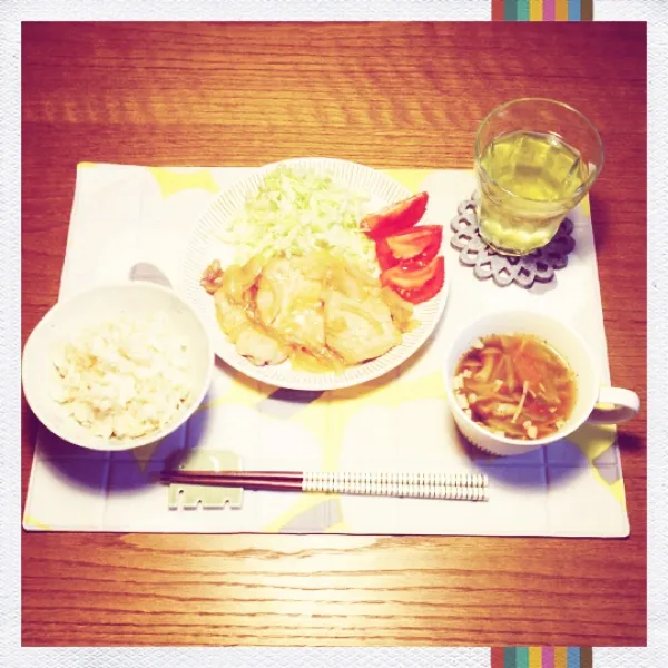 Snapdishの料理写真:夜ごはん。豚肉の生姜焼き、キャベツ、トマト、色々野菜と赤レンズ豆のスープ、白米と発芽玄米、冷茶。
土曜日偶然みつけて立ち寄った
D_MALL神宮前さんにて赤レンズ豆、茶レンズ豆購入。|月さん