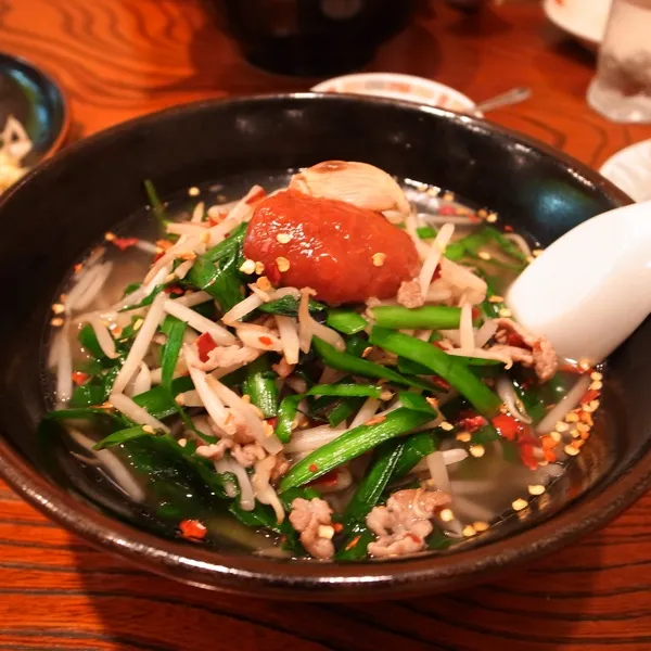 夜ごはん。ベトコンラーメン21、半チャーハン、レバニラ炒め、野菜炒め。いつもかわらず美味しい味を届けてくれるお気に入りなラーメン屋さん。|月さん