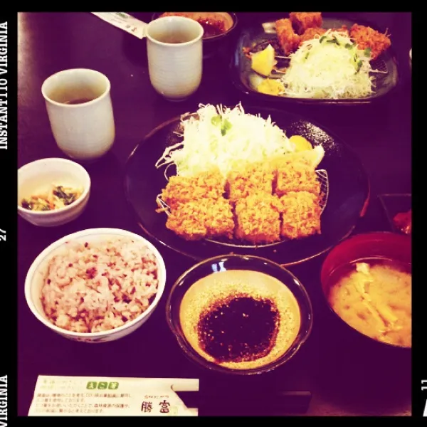 お昼ごはん。極上ヒレカツ定食。サラダバーの茄子の田舎煮が美味しかった。|月さん