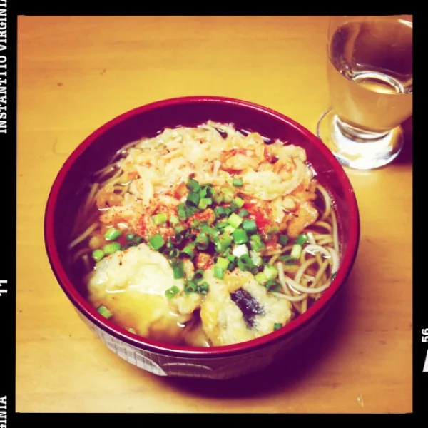 夜ごはん。桜海老と玉葱のかき揚げ、椎茸、さつまいもの天ぷら蕎麦、叔母さん宅にてご馳走になりました。|月さん