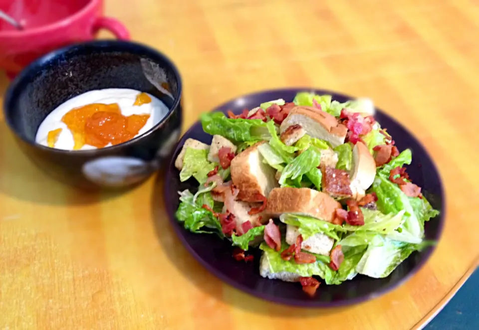 Caesar salad with peach yogurt|xinさん