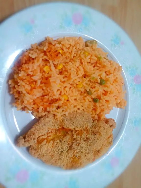 Snapdishの料理写真:Rice with vegetables & Chicken coated with Corn Flour|Yari Gonzálezさん