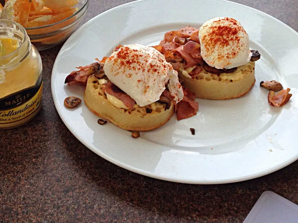 Another eggs Benedict (honey ham and mushroom)|fraseremburyさん