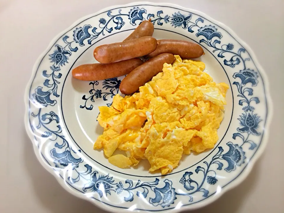 Eggs and Sausages|Johnnyさん