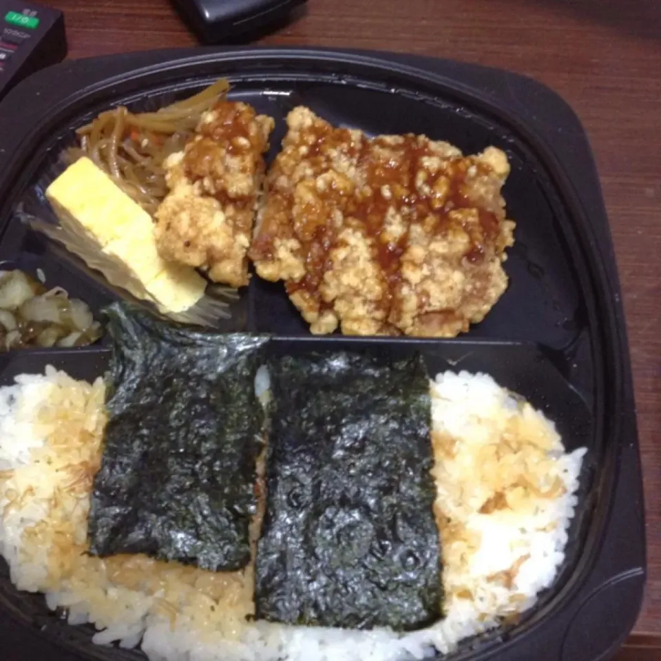 とりにの竜田揚げのり弁当/これで390円安いしおいしいー！|toccoさん