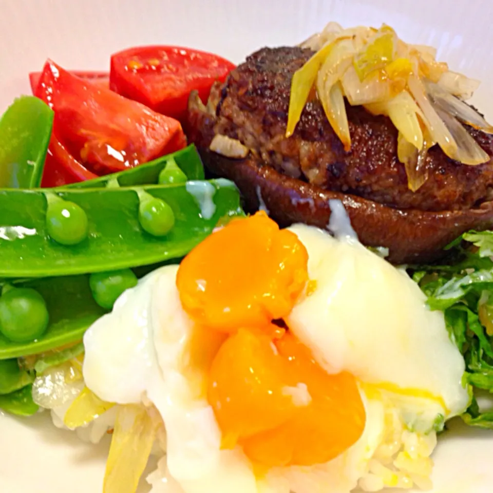 肉詰めジャンボ椎茸丼温玉のせ|長谷川裕子さん