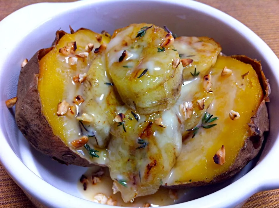 Sweet potatoes with sautéed bananas, a soy-honey sauce, roasted nuts and herbs!|angieさん