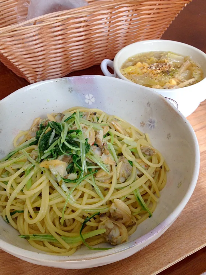 Snapdishの料理写真:水菜とあさりの春パスタ🎵 春はまだ遠いかな…(bﾟДﾟ)|chii4さん