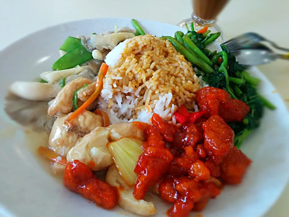 Chinese mixed rice with veggies and sweet/sour pork|Ernさん