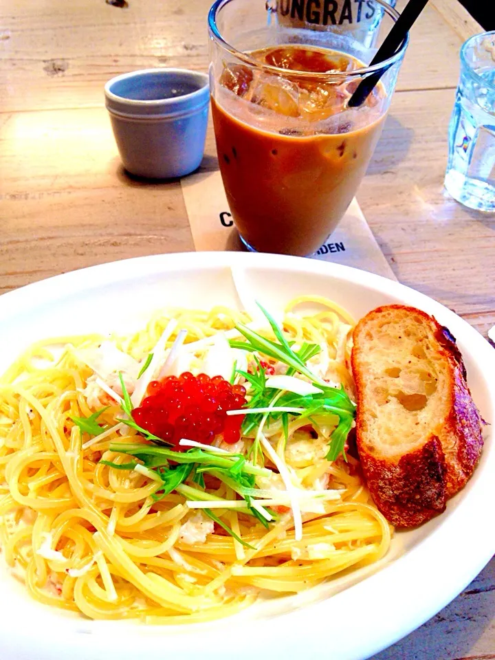 Snapdishの料理写真:紅ずわいガニとイクラのクリームパスタ|nachineさん