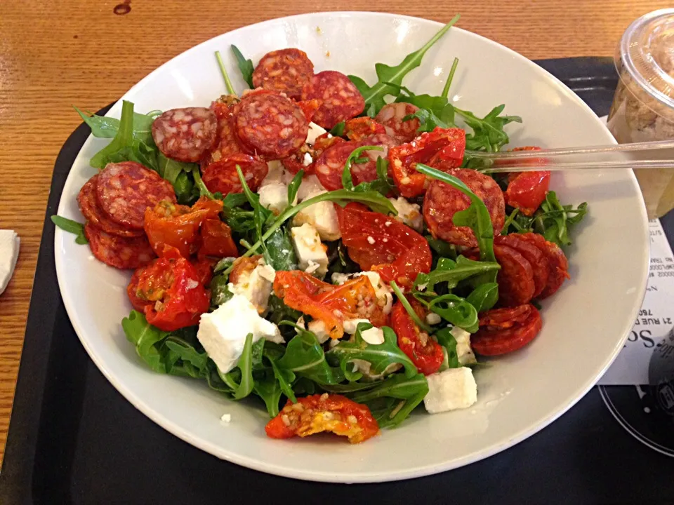 Salade de mesclun timates sechees mozzarella et chorizo|jm gobetさん