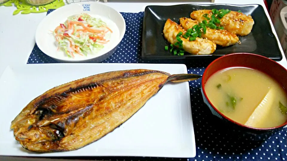 コールスローサラダ  ササミの味噌バター焼き  焼きホッケ  お味噌汁|石川洋子さん