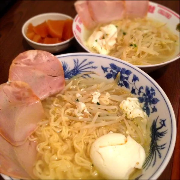 具材買って来て塩ラーメン！あと今日賞味期限のたくあん…|Takasi Harunoさん