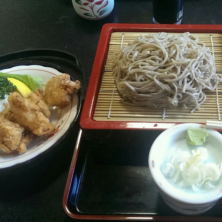 栃木にある、「とりおか」っていうお蕎麦のお店。ここは、そばだけではなく、唐揚げが絶品なのですよ♪|いけぽんさん