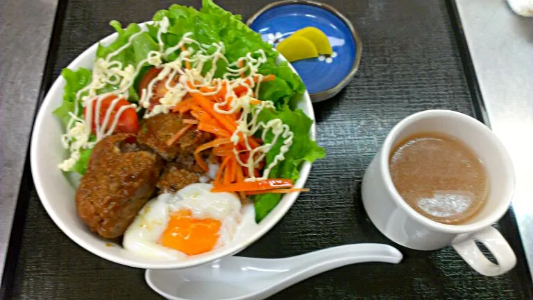 Snapdishの料理写真:煮込みハンバーグのロコモコ丼|Michiyo Nagaishiさん