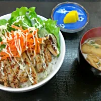 Snapdishの料理写真:豚ロースのスパイシー焼き丼|Michiyo Nagaishiさん