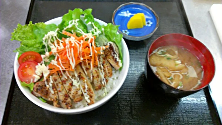 豚ロースのスパイシー焼き丼|Michiyo Nagaishiさん